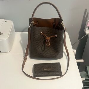 Coach Bucket Style Purse & matching trifold Coach wallet